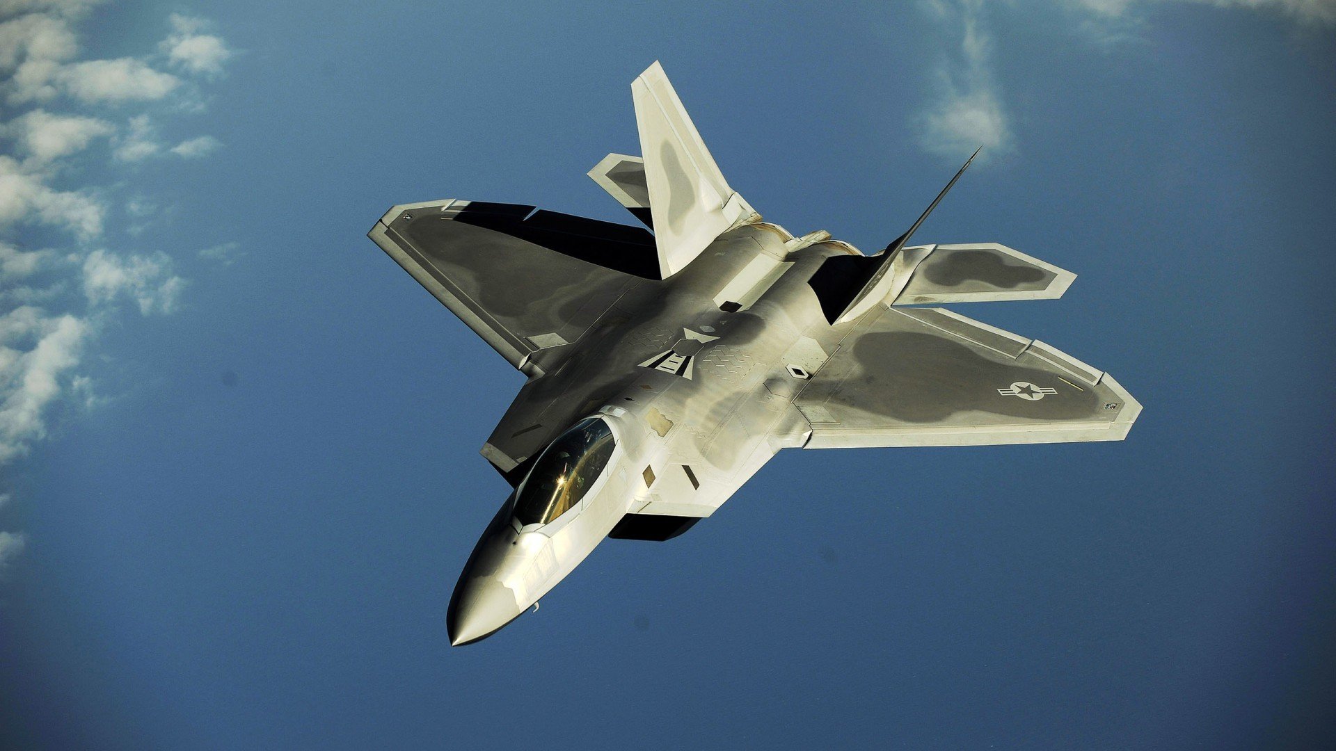 中国足球市场潜力巨大，投资热情高涨，中国足球产业规模