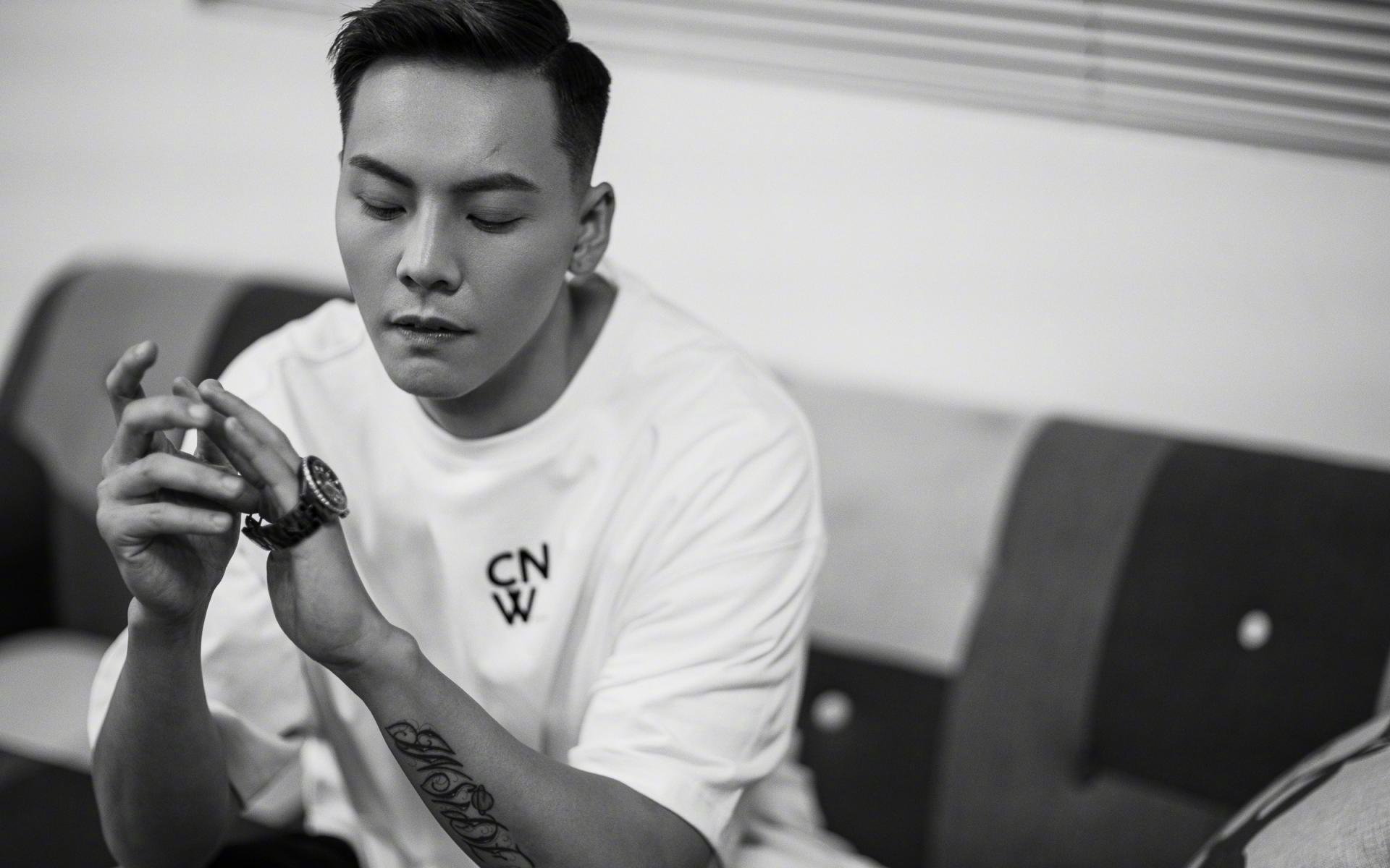 传奇“逆袭记”：从草根到联盟巨星的成长史，传奇逆袭之路