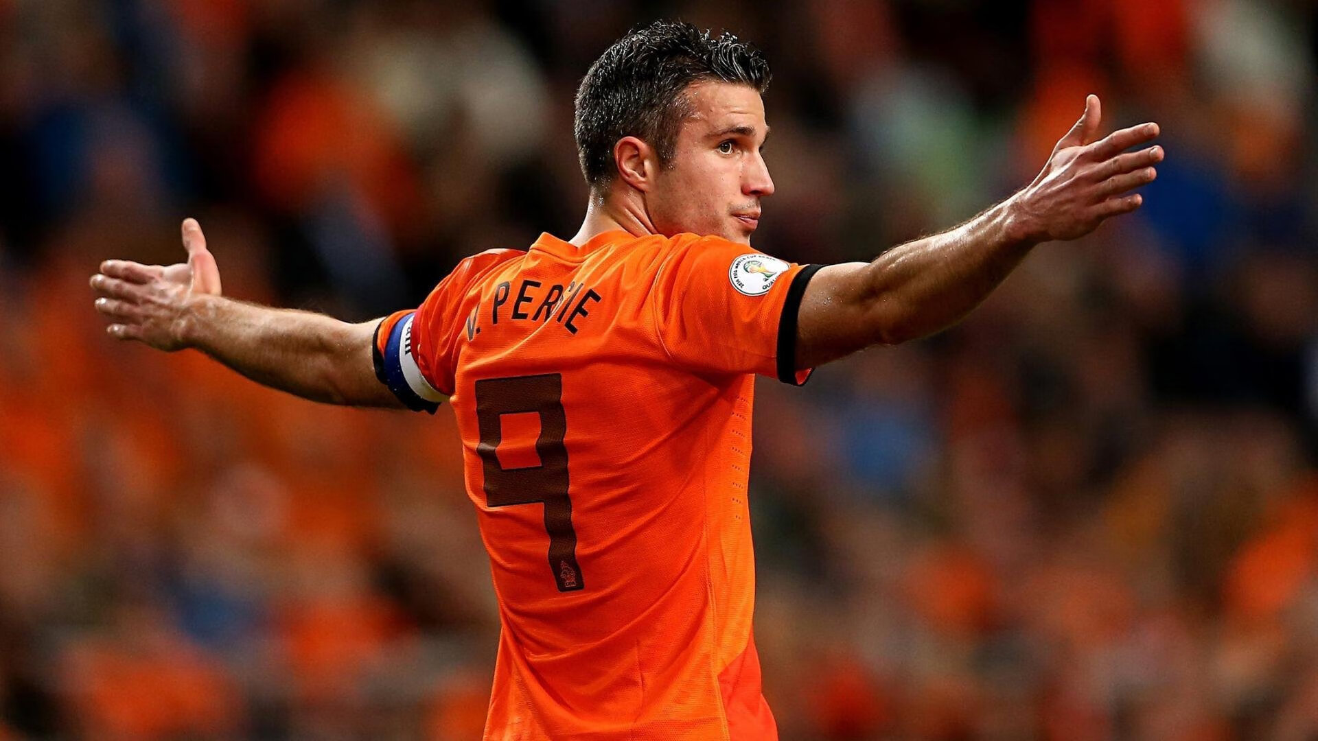 球迷组织开展赛前助威行动为球队注入强大精神力量，球赛助威口号